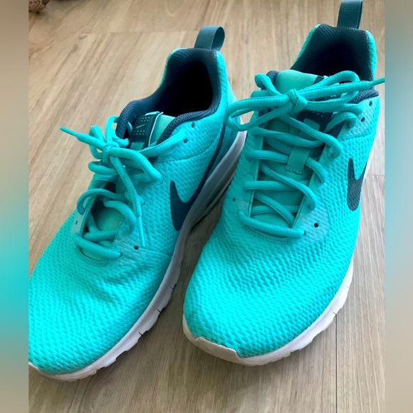 Nike Shoes - Women's Nike Air Max Motion